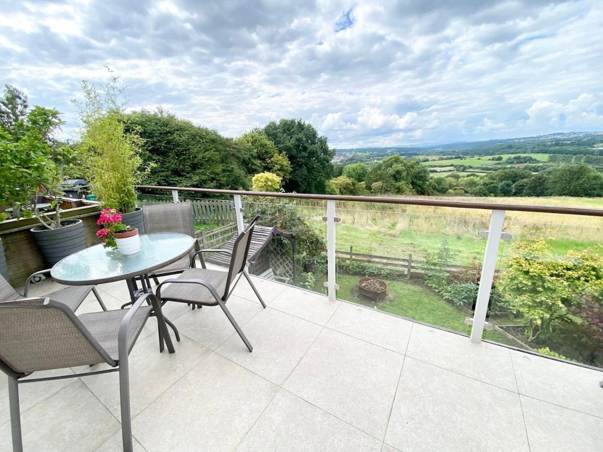 Rare & Breathtaking View With Secret Garden Bar Villa Horsforth Exterior photo