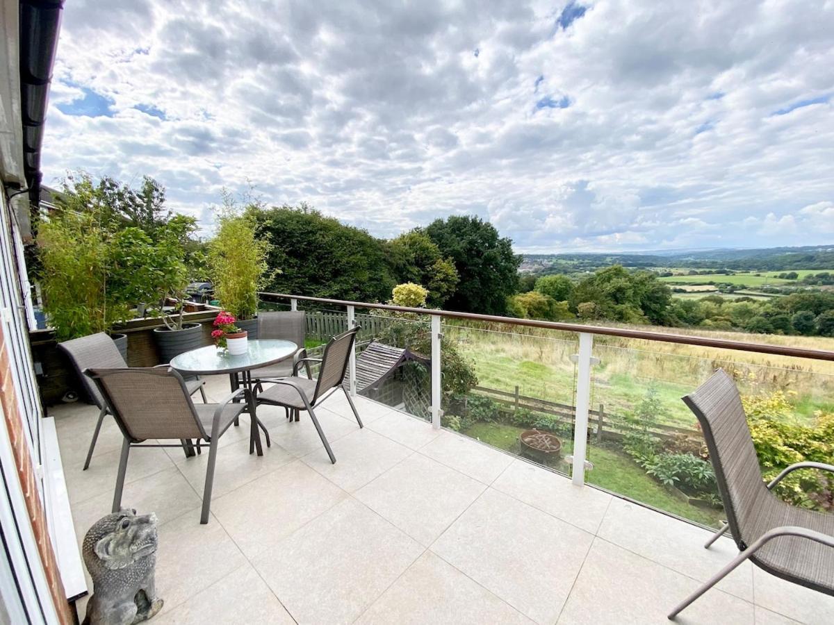 Rare & Breathtaking View With Secret Garden Bar Villa Horsforth Exterior photo